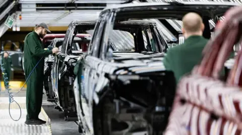Jaguar Land Rover Vendor Network Staff Allegedly Instructed to Register for Government Benefits, Labor Group Claims