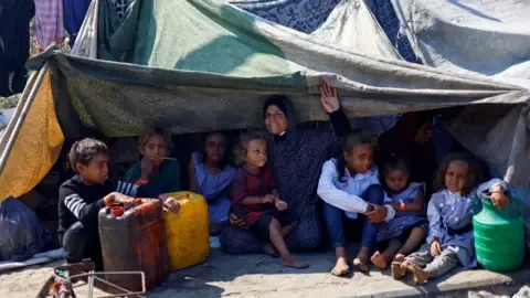 Devastating Crisis in the Gaza Strip while Israeli Tanks Continue Operations
