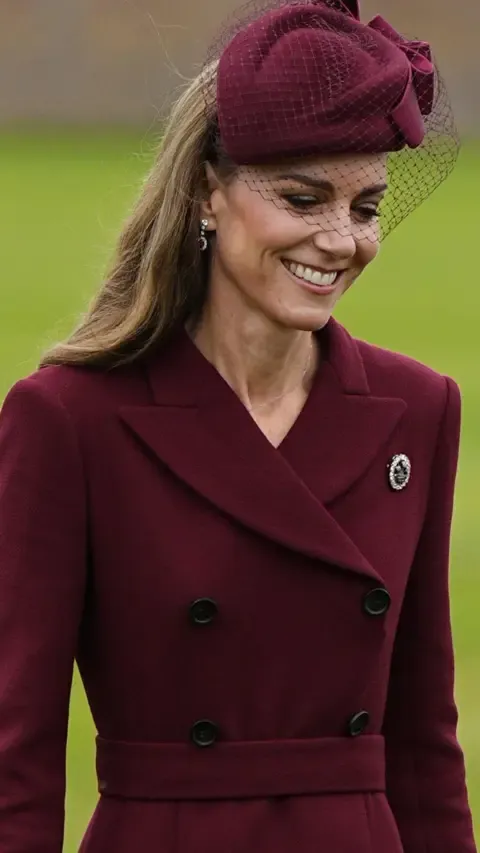 Melania’s Hat, Catherine’s Plumed Pin and Other Remarkable Looks Thus Far